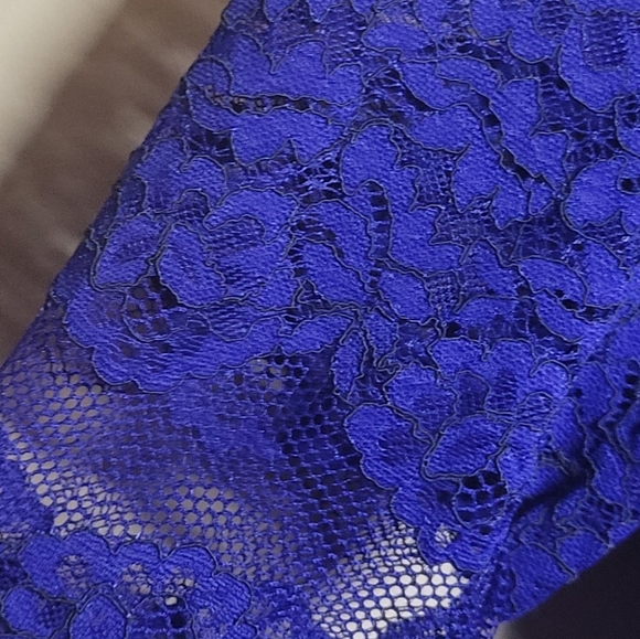 Eliza j 2 royal blue floral lace overlay linned, unlined lace bell sleeves shift - Picture 3 of 9